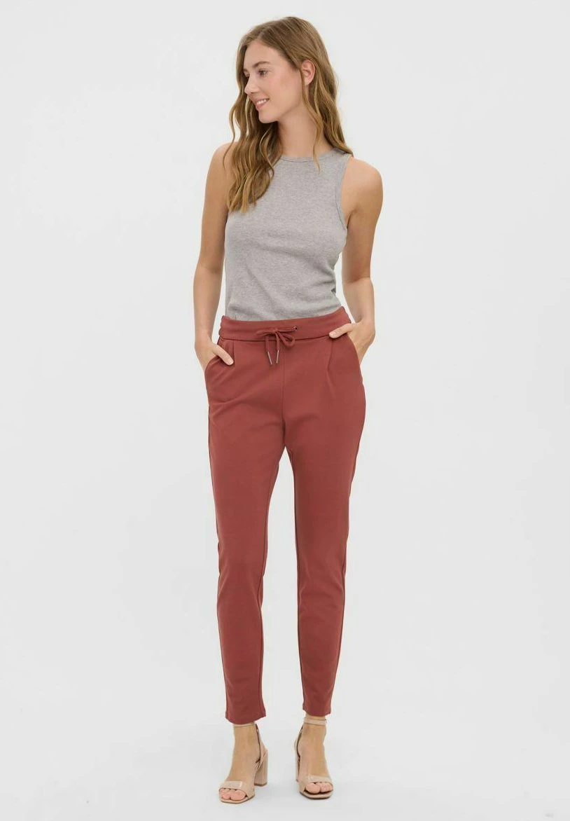 Vero Moda Vmeva Low Waist- Trainingsbroek - Mahogany 4 Vero Moda Vmeva Low Waist- Trainingsbroek - Mahogany - Afbeelding 2