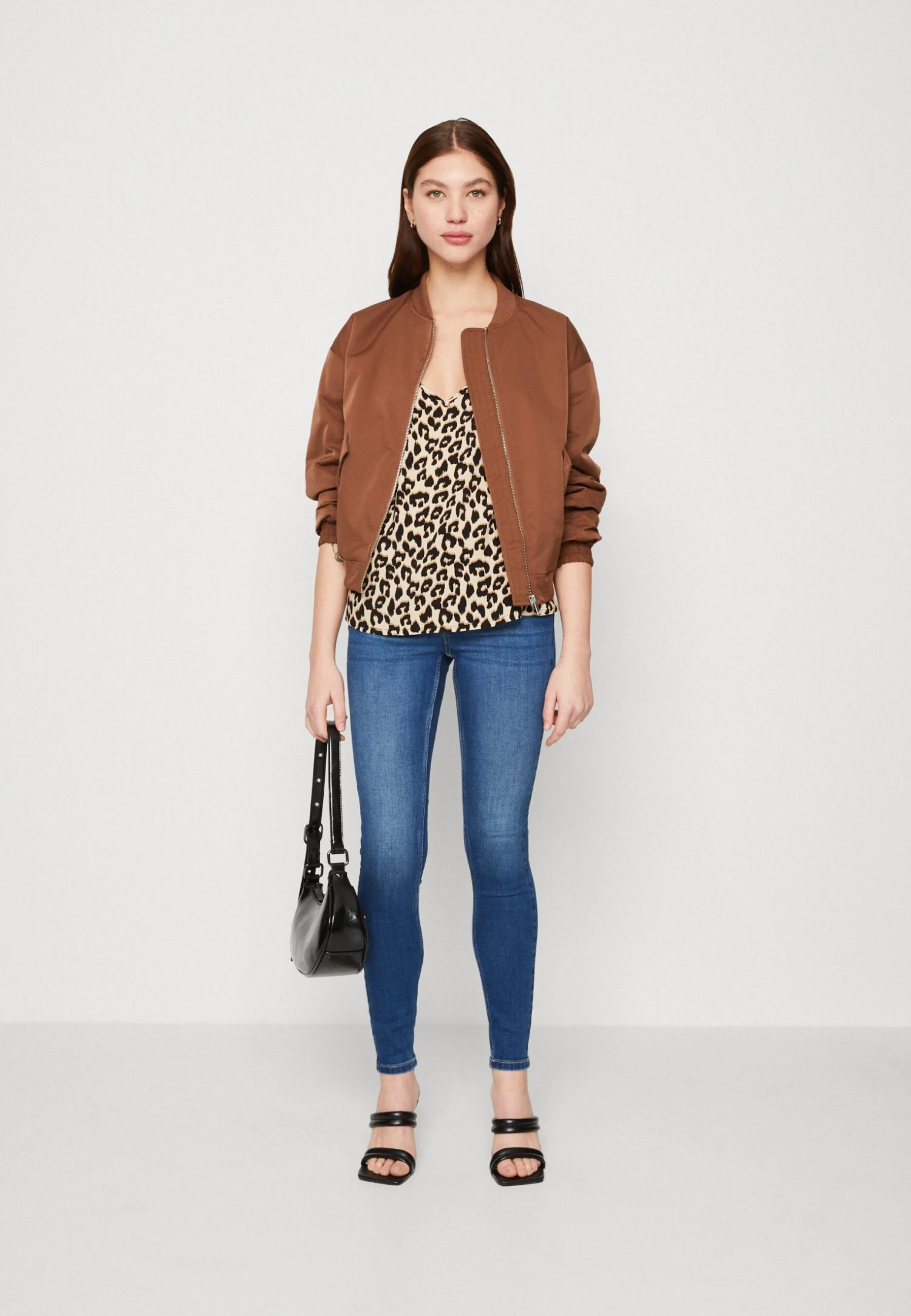 Vero Moda Vmeasy Singlet V Neck- Top - Irish Cream/Dina 4 Vero Moda Vmeasy Singlet V Neck- Top - Irish Cream/Dina - Afbeelding 2