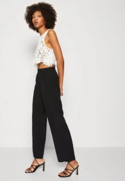 Vero Moda Carmen Pull-On Noos - Broek - Black -Vero Moda Winkel 08b6ef0f2148448ebea9a96b9df99803