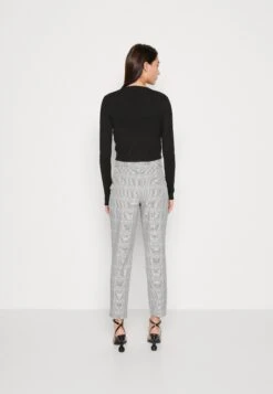 Vero Moda Vmbailey Tap Paberbag Belt Pant - Broek - Light Grey Melange -Vero Moda Winkel 0ab3a228deb344b7add56506d38a26c0