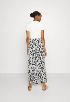 Vmmmenny Hw Wide - Broek - Navy Blazer/Mette -Vero Moda Winkel 108451d0f2d8448c90033593f8e35309