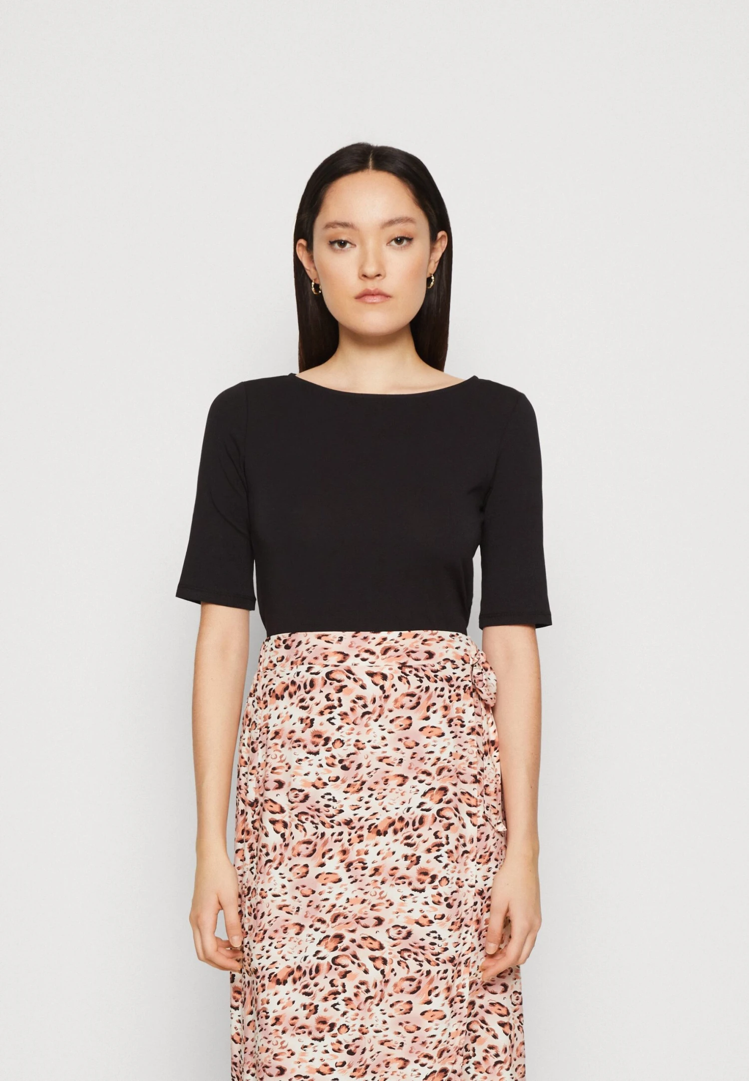 Vero Moda Vmsigamaxi Boat Neck- T-Shirt Basic - Black 3 Vero Moda Vmsigamaxi Boat Neck- T-Shirt Basic - Black