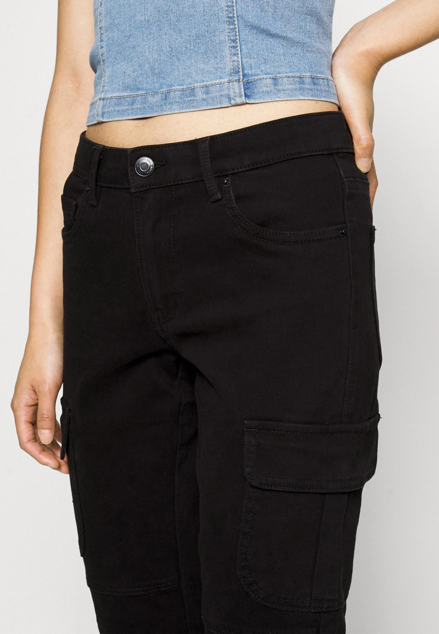 Vero Moda Petite Vmivy Mr Ankle Pants - Cargobroek - Black Denim 8 Vero Moda Petite Vmivy Mr Ankle Pants - Cargobroek - Black Denim - Afbeelding 6