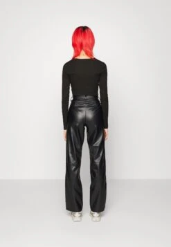 Vero Moda Vmzamiraolympia Straight Pant - Broek - Black -Vero Moda Winkel 146f0fdf9e864169b9de04630f9b4a44