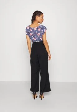 Vero Moda Petite Vmhalmia Wide Solid Pant- Broek - Black 10 Vero Moda Petite Vmhalmia Wide Solid Pant- Broek - Black -Vero Moda Winkel 155df69fb64c435186a877fa24dea908
