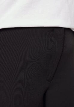 Vero Moda Curve Vmtalivia Solid Pant - Broek - Black 11 Vero Moda Curve Vmtalivia Solid Pant - Broek - Black -Vero Moda Winkel 160f5113d09e49d698261c38a1618044