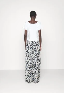 Vero Moda Tall Vmmenny Wide Pants - Broek - Navy Blazer/Mette -Vero Moda Winkel 18a5c90a15ed4e9b91f3de5931b756a8