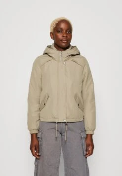 Vero Moda Vmzoa Padded Short - Jas - Laurel Oak