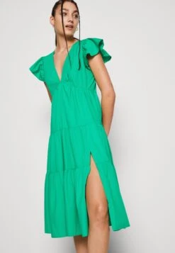 Vero Moda Vmjarlotte Calf Slit Dress- Jurk - Bright Green -Vero Moda Winkel 1a21ae9716b342ec8fea08dae5f04183