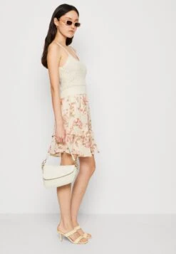 Vero Moda Vmblanca Strap Crop - Top - Birch 11 Vero Moda Vmblanca Strap Crop - Top - Birch -Vero Moda Winkel 1a3055a83a29426c8b31526910d3a318