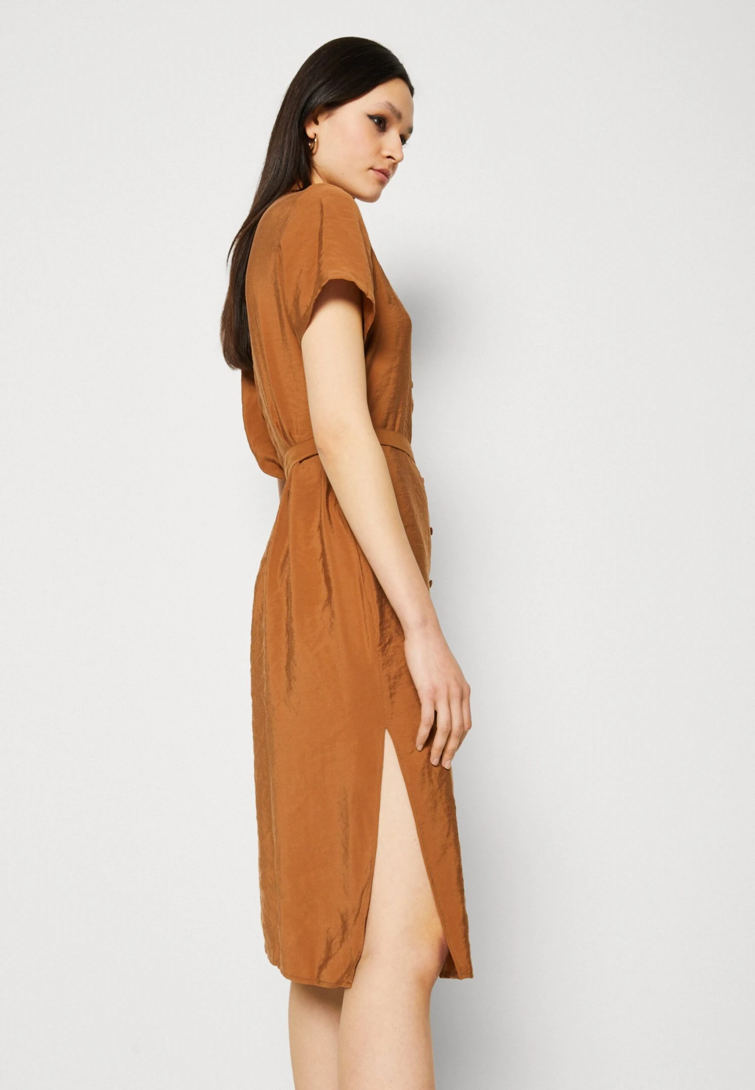 Vero Moda Vmqueeny Calf Shirt Dress- Blousejurk - Toffee 6 Vero Moda Vmqueeny Calf Shirt Dress- Blousejurk - Toffee - Afbeelding 4