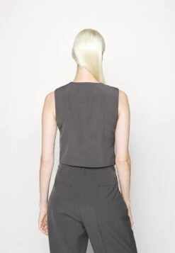 Vero Moda Tall Vmtroian Tailored Vest - Bodywarmer - Grey 11 Vero Moda Tall Vmtroian Tailored Vest - Bodywarmer - Grey -Vero Moda Winkel 219f1acbfa3743adacbdf57e969004d2