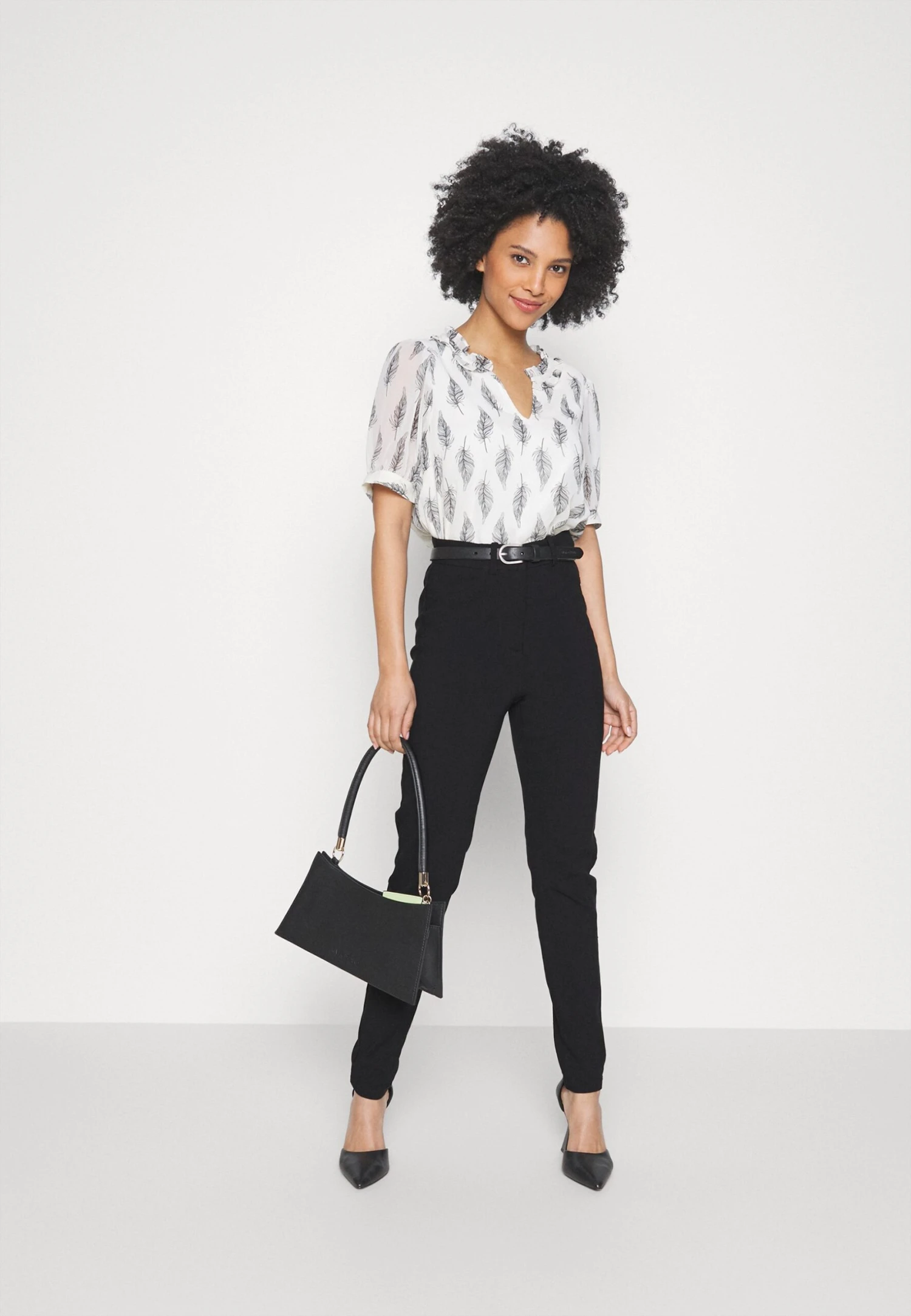 Vero Moda Petite Vmaugustasuka- Broek - Black 4 Vero Moda Petite Vmaugustasuka- Broek - Black - Afbeelding 2