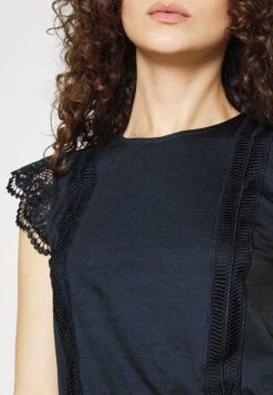 Vero Moda Tall Vmcaia Lace- Top - Navy Blazer -Vero Moda Winkel 25450b30149a4521aaa25be1b6299038