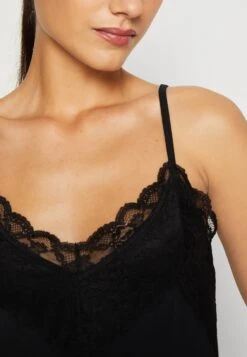 Vero Moda Vmamanda - Top - Black -Vero Moda Winkel 25b2aa94ee3843fba4dd22a8f757d4e7