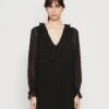 Vero Moda Vmnola V-Neck Short Dress - Jurk - Black 1 Vero Moda Vmnola V-Neck Short Dress - Jurk - Black -Vero Moda Winkel 26a4459394de44bab9e77236e160ad63
