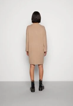 Vero Moda Vmnancy Funnelneck Dress- Gebreide Jurk - Silver Mink 10 Vero Moda Vmnancy Funnelneck Dress- Gebreide Jurk - Silver Mink -Vero Moda Winkel 287c01a39e1e4ddbbb5729307e7b314d