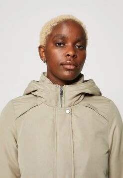 Vero Moda Vmzoa Padded Short - Jas - Laurel Oak -Vero Moda Winkel 28dbf41ba13446f8adff8af794fc079b