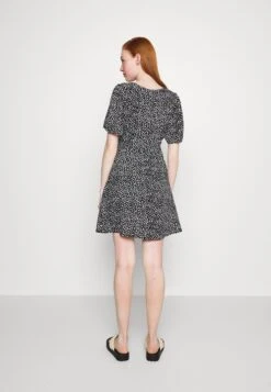 Vero Moda Vmalba Ss Short Wvn Noos - Blousejurk - Black Aop Joey Dot -Vero Moda Winkel 2a38e3c6fafe406c805742216c438300