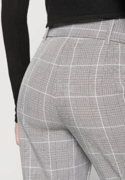 Vero Moda Vmbailey Tap Paberbag Belt Pant - Broek - Light Grey Melange -Vero Moda Winkel 2d1ec9303c974a5c8b4e9ec609836a8b