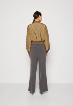 Vero Moda Vmami Short Jacket - Bomberjacks - Capers -Vero Moda Winkel 2d4d5f2f74e84129820c55646af0111f