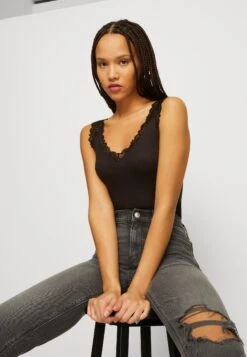 Vero Moda Vmrosa - Top - Black 11 Vero Moda Vmrosa - Top - Black -Vero Moda Winkel 2e2d268e0be6485a8a51d470c085a360