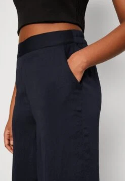 Vmdarcy Wide Pants - Broek - Salute 13 Vmdarcy Wide Pants - Broek - Salute -Vero Moda Winkel 2ec2a392b9be42fbb16034593ec6923a