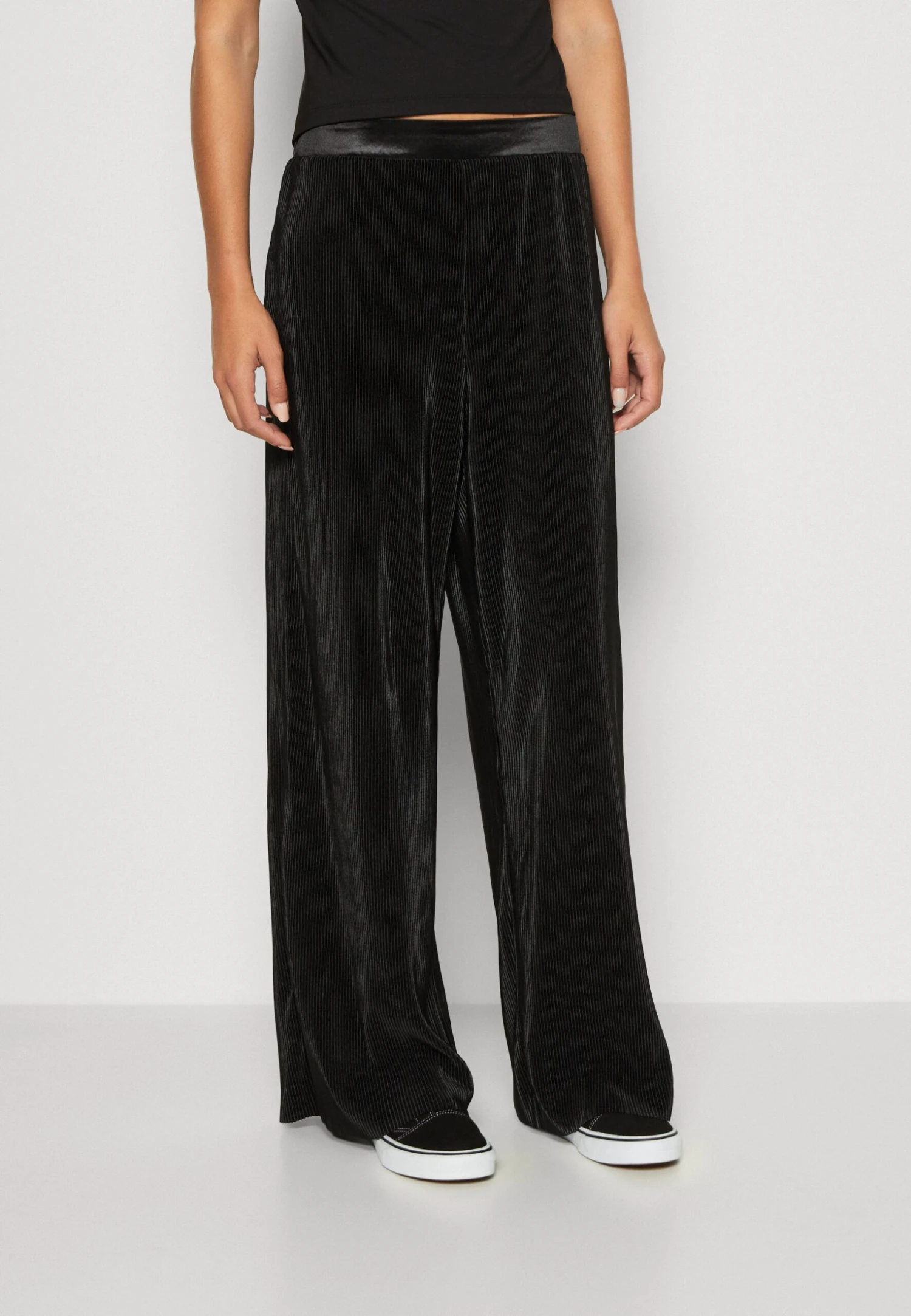 Vero Moda Vmavi Plisse Pant- Broek - Black 3 Vero Moda Vmavi Plisse Pant- Broek - Black