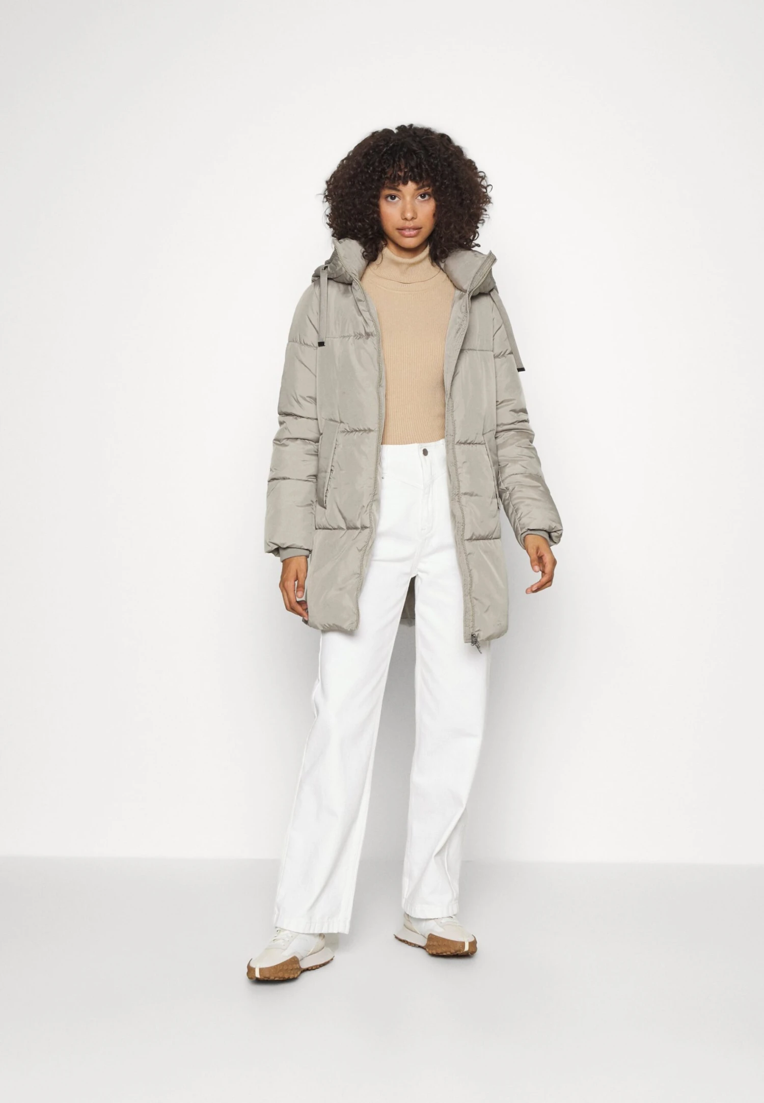 Vero Moda Vmgemmaflora - Winterjas - Laurel Oak 4 Vero Moda Vmgemmaflora - Winterjas - Laurel Oak - Afbeelding 2