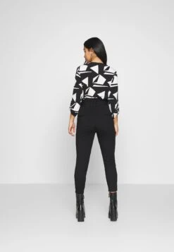 Vero Moda Petite Vmeva Paperbag - Broek - Black 10 Vero Moda Petite Vmeva Paperbag - Broek - Black -Vero Moda Winkel 343341a3483540d6af19d8a0a04411a5