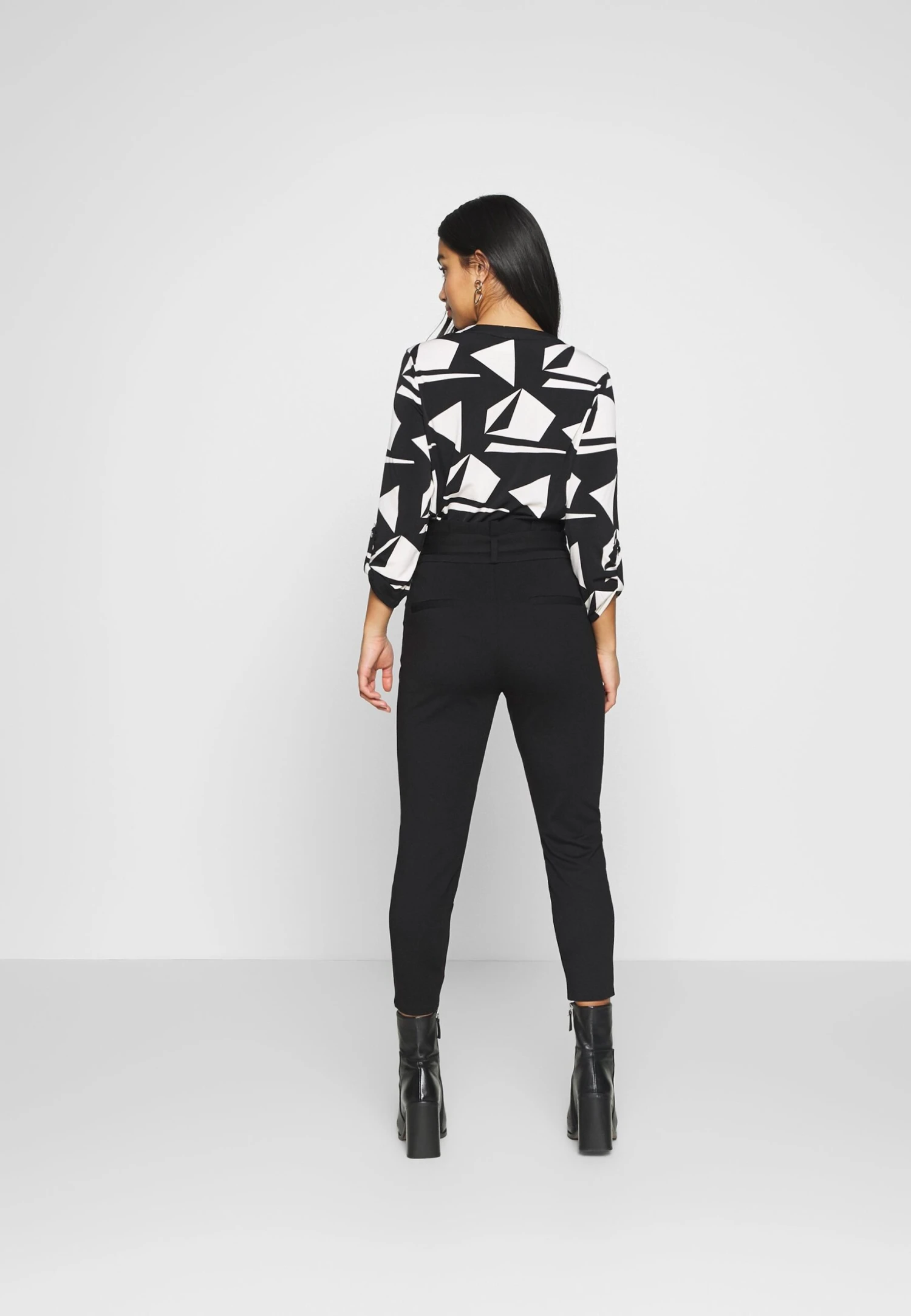 Vero Moda Petite Vmeva Paperbag - Broek - Black 5 Vero Moda Petite Vmeva Paperbag - Broek - Black - Afbeelding 3