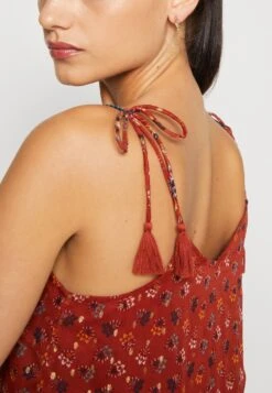 Vero Moda Vmlucy String Singlet Boho- Top - Barn Red 13 Vero Moda Vmlucy String Singlet Boho- Top - Barn Red -Vero Moda Winkel 372acd3433cc43a48301eb7533b1e45d