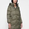 Vero Moda Vmuppsala- Winterjas - Ivy Green 2 Vero Moda Vmuppsala- Winterjas - Ivy Green -Vero Moda Winkel 3fedb05619f04445abf1e6d6a36da854