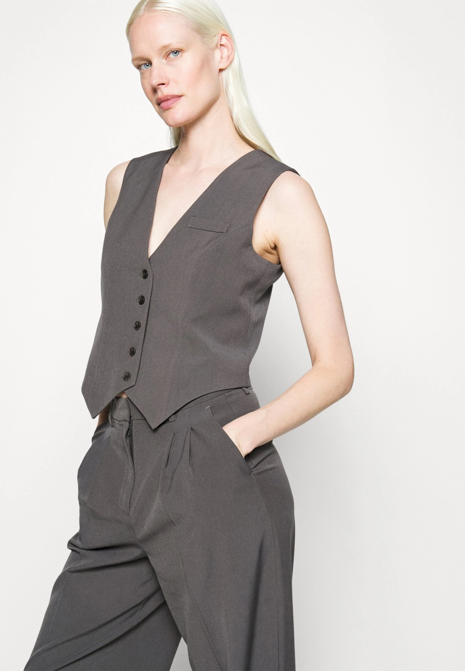 Vero Moda Tall Vmtroian Tailored Vest - Bodywarmer - Grey 7 Vero Moda Tall Vmtroian Tailored Vest - Bodywarmer - Grey - Afbeelding 5