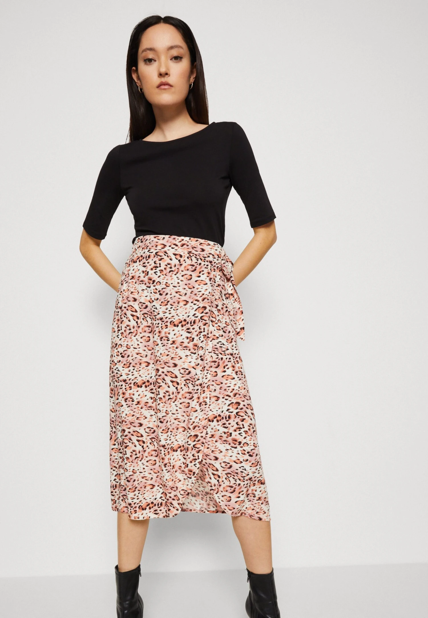 Vero Moda Vmsigamaxi Boat Neck- T-Shirt Basic - Black 6 Vero Moda Vmsigamaxi Boat Neck- T-Shirt Basic - Black - Afbeelding 4