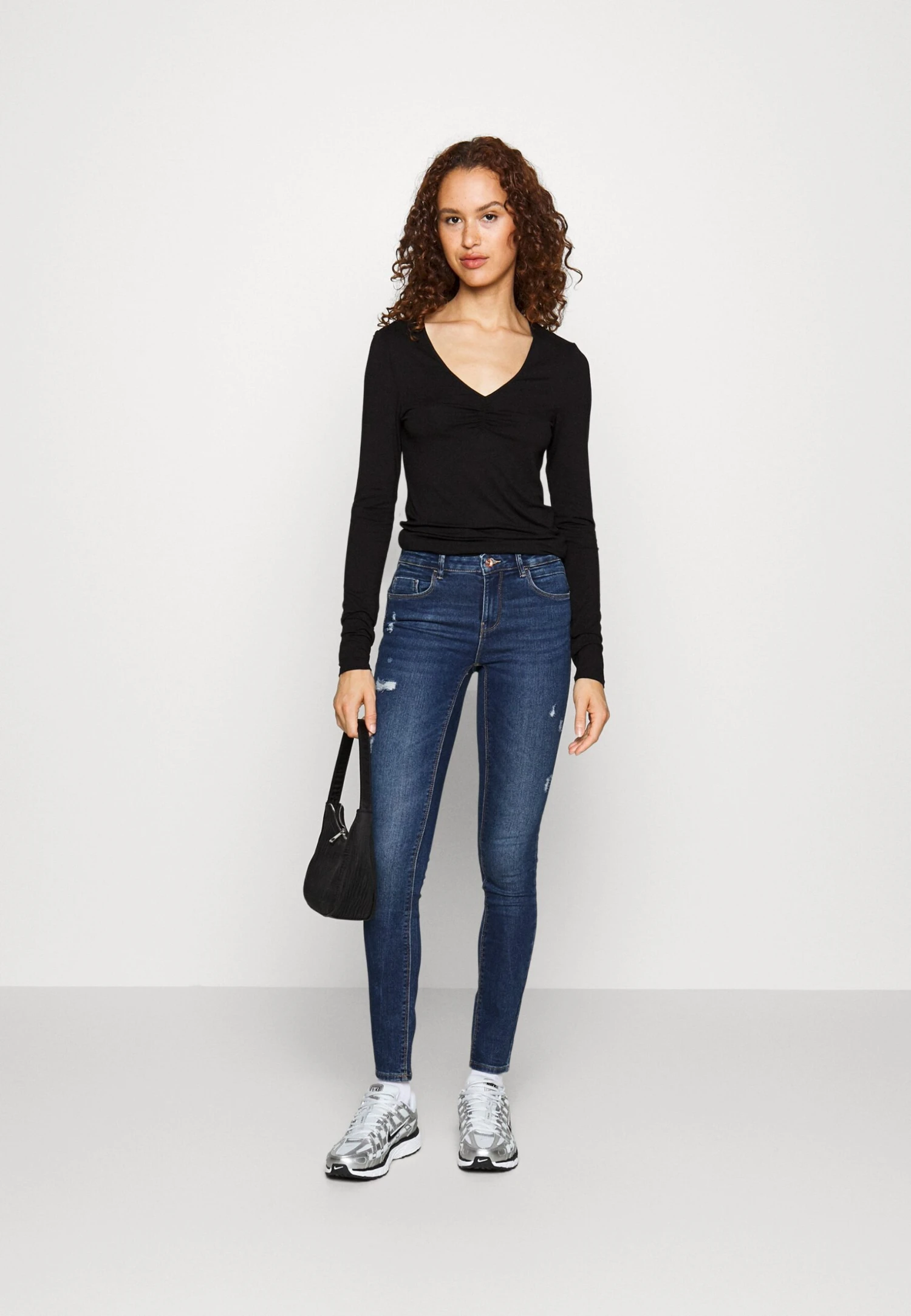 Vero Moda Tall Vmalberte V Neck - Longsleeve - Black 4 Vero Moda Tall Vmalberte V Neck - Longsleeve - Black - Afbeelding 2