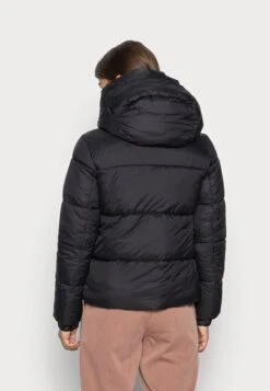 Vero Moda Petite Vmupsala Short Jacket - Winterjas - Black -Vero Moda Winkel 43e4c71db27d4666a93cb1517c304745
