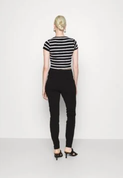 Vero Moda Tall Vmzamiraeva Loose String Pant- Trainingsbroek - Black -Vero Moda Winkel 441879d0da4f4e5a8a8c0030ea560828