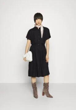 Vero Moda Petite Vmbumpy Calf Shirt Dress- Blousejurk - Black -Vero Moda Winkel 44771b4d321e4d0caa45d148f92b5e19