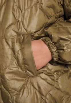 Vero Moda Curve Vmwillowharriet Jacket- Halflange Jas - Capers -Vero Moda Winkel 4547da0b0483475a9bcd56506381f551