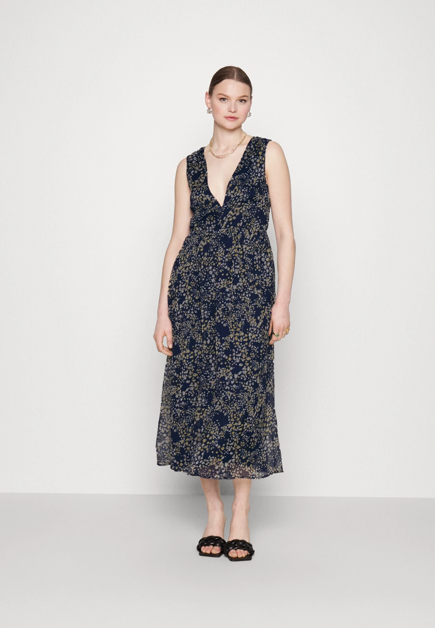 Vero Moda Vmdora Kaya Dress - Jurk - Navy Blazer Aop:Dora 3 Vero Moda Vmdora Kaya Dress - Jurk - Navy Blazer Aop:Dora