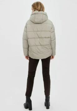 Vero Moda VmgemmahollyShort Boos - Winterjas - Laurel Oak -Vero Moda Winkel 499dfdb1985a4bb498ebd5f9731d098b