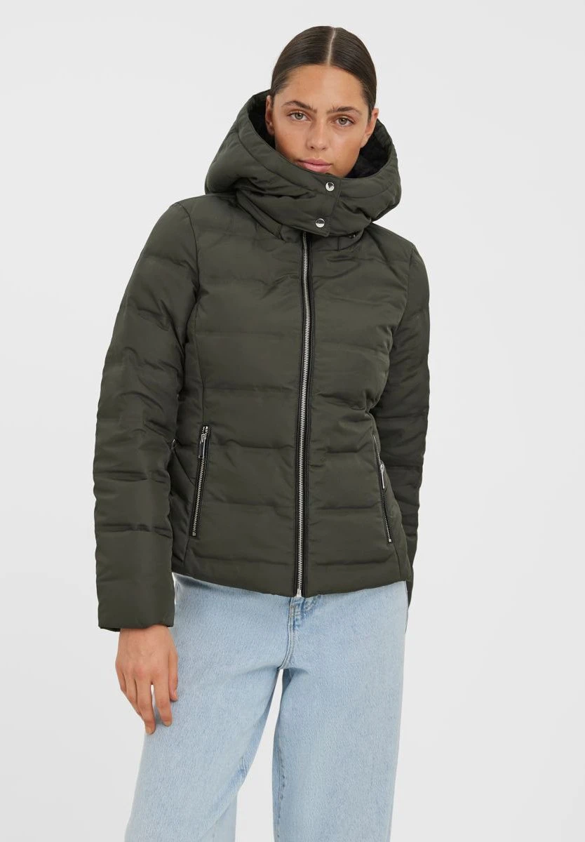 Vero Moda Boos - Gewatteerde Jas - Peat 3 Vero Moda Boos - Gewatteerde Jas - Peat