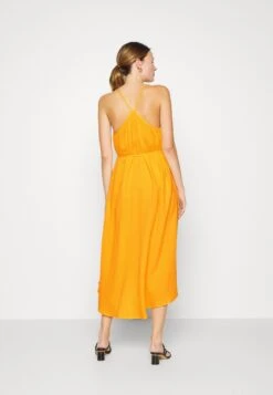 Nia Singlet Dress - Jerseyjurk - Radiant Yellow -Vero Moda Winkel 5491f5f30c9240f19506ae1ee791dc40