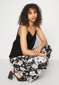 Vero Moda Tall Vmhoney Singlet - Top - Black -Vero Moda Winkel 56db73e98b8b4f72bd0b1e4d06bcc15d