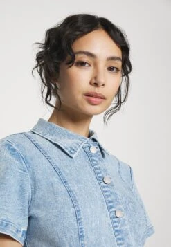 Vero Moda Petite Vmsayla Belt Dress - Spijkerjurk - Light Blue -Vero Moda Winkel 577407c3bee84a77ac5bccbcc0e42a8c