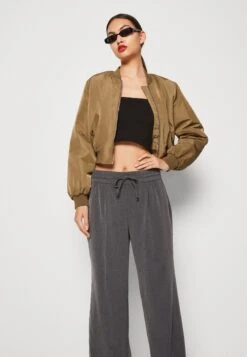 Vero Moda Vmami Short Jacket - Bomberjacks - Capers -Vero Moda Winkel 5b2dc1b99ff84e1da44990af91e50128