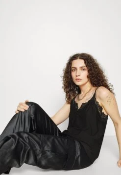 Vero Moda Tall Vmmilla Singlet - Top - Black -Vero Moda Winkel 60aaa38798564275b7b58d7f8dbb31b0