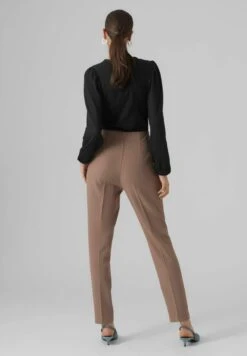 Vero Moda Vmsandy Hr Tapered Noos - Broek - Brown Lentil -Vero Moda Winkel 61304d63a41b451ca65c83db8eeb7796