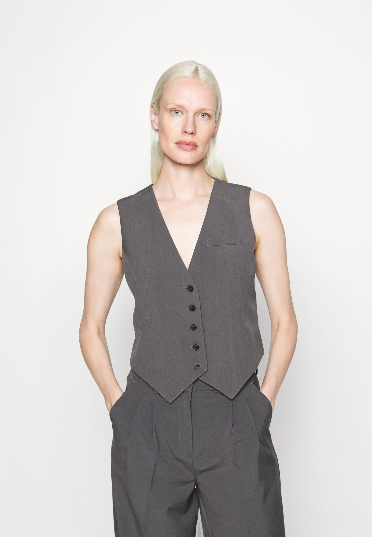 Vero Moda Tall Vmtroian Tailored Vest - Bodywarmer - Grey 3 Vero Moda Tall Vmtroian Tailored Vest - Bodywarmer - Grey